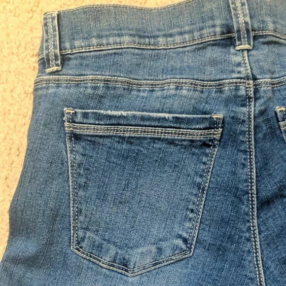 White House Black Market Skinny Leg Jeans, size 2 R - Picture 5 of 9